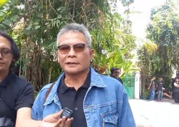 Mantan Jubir KPK Johan Budi memberikan keterangan pers usai bertemu Jokowi di Kota Solo, Kamis siang (10/9/2026). Foto: Indospektrum.com
