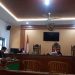 Suasana sidang perdana gugatan ganti rugi Rp4,2 miliar yang diajukan Sugi Nur Raharja (Gus Nur), mantan terpidana kasus penyebaran informasi terkait tuduhan ijazah palsu Jokowi di PN Surakarta, Senin (14/9/2026). Foto: Indospektrum.com