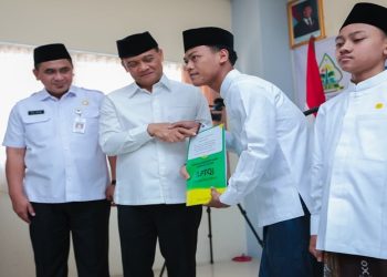 Gubernur Jawa Tengah, Ahmad Luthfi membersamai peserta Pelatihan Peningkatan Kompetensi Calon Peserta MTQ Nasional XXXI di Asrama Haji Transit Manyaran, Kota Semarang, Rabu, 2 September 2026. Foto: Ist.