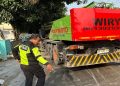 Mobil crane yang mengalami kecelakaan di Jalan Sumpah Pemuda, tepatnya depan Bengkel Cakra Motor Sport, Kelurahan Mojosongo, Kecamatan Jebres, Kota Surakarta, Rabu (2/9/2026). Foto: Ist.