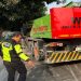 Mobil crane yang mengalami kecelakaan di Jalan Sumpah Pemuda, tepatnya depan Bengkel Cakra Motor Sport, Kelurahan Mojosongo, Kecamatan Jebres, Kota Surakarta, Rabu (2/9/2026). Foto: Ist.