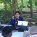 Tim PPK Ormawa HMP PTI FKIP UMS memberikan pelatihan pascapanen Kopi bagi para petani kopi Desa Seboto, Boyolali. Foto: Ist.