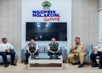Kepala Stasiun Meteorologi Kelas II Jenderal Ahmad Yani Semarang, Yoga Sambodo memberikan keterangan pers di Rumah Rakyat Kantor Gubernur Jawa Tengah, Senin (7/9/2026). Foto: Ist.