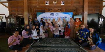 Fakultas Psikologi UMS menghadirkan program parenting bagi keluarga peserta didik. Foto: Ist.