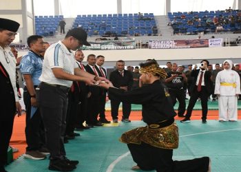 Danrem 074/Warastratama Kolonel Inf M. Arry Yudistira, S.I.P., M.I.Pol., M.Han., membuka Open Tournament Pencak Silat Piala Panglima TNI Tahun 2026, Jumat (11/9/2026). Foto: Ist.