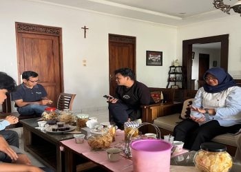 Tim PPK Ormawa HMP PTI UMS turut terlibat dalam rangkaian tradisi Sadranan oleh masyarakat Desa Seboto, Kecamatan Ampel, Gladagsari, Kabupaten Boyolali. Foto: Ist.