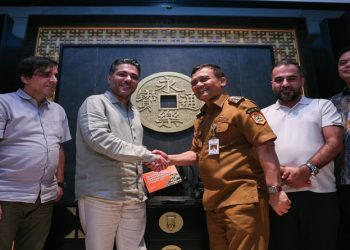Gubernur Jawa Tengah Ahmad Luthfi bertemu dengan calon investor dari Dubai di sela kegiatan di Jakarta, Selasa, 15 September 2026. Foto: Ist.