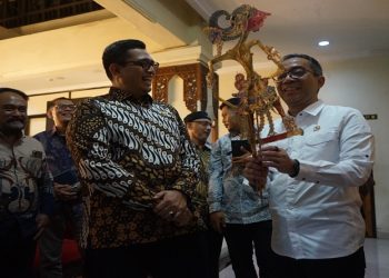 Mendiktisaintek, Brian Yuliarto saat mengunjungi ISI Surakarta, Jumat (18/9/2026). Foto: Ist.