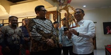 Mendiktisaintek, Brian Yuliarto saat mengunjungi ISI Surakarta, Jumat (18/9/2026). Foto: Ist.