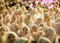 Ribuan kafilah MTQ dan warga Jawa Tengah berkumpul di halaman Masjid Agung Semarang, Jumat malam, 18 September 2026. Foto: Ist.