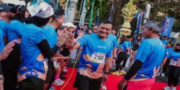 Gubernur Jawa Tengah, Ahmad Luthfi turut meramaikan Bank Jateng Friendship Run di Kota Semarang, Minggu, 20 September 2026. Foto: Ist.