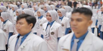 Sebanyak 147 mahasiswa Program Studi Profesi Fisioterapis FIK UMS mengikuti pengambilan Sumpah Fisioterapis di Edutorium K.H. Ahmad Dahlan UMS, Minggu (27/9/2026). Foto: Ist.