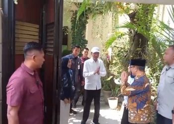 Mendes PDT, Yandri Susanto saat menemui mantan Presiden Jokowi di Kota Solo, Rabu (2/9/2026). Foto: Indospektrum.com