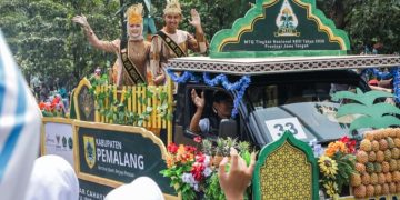 Pawai Ta'aruf MTQN XXXI yang digelar di sejumlah jalan protokol Kota Semarang, Sabtu (12/9/2026) mendapat sambutan meriah dari warga masyarakat Jawa Tengah. Foto : Ist.