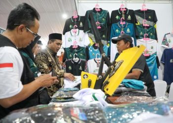 Ketua Lembaga Pengembangan Tilawatil Quran (LPTQ) Jawa Tengah, Taj Yasin Maemoen mengunjungi stand UMKM dalam Rangkaian kegiatan Musabaqah Tilawatil Quran (MTQ) Nasional XXXI Tahun 2026 di Kota Semarang, Jawa Tengah. Foto : Ist.