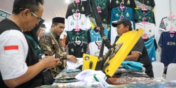 Ketua Lembaga Pengembangan Tilawatil Quran (LPTQ) Jawa Tengah, Taj Yasin Maemoen mengunjungi stand UMKM dalam Rangkaian kegiatan Musabaqah Tilawatil Quran (MTQ) Nasional XXXI Tahun 2026 di Kota Semarang, Jawa Tengah. Foto : Ist.