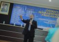 Wakil Rektor I UMS bidang Pendidikan, Kemahasiswaan, dan Pengembagan Talenta-Inovasi, Prof Ihwan Susila S.E M.Si P.h.D dalam memaparkan kuliah umum. Foto : Ist.