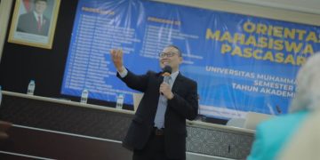 Wakil Rektor I UMS bidang Pendidikan, Kemahasiswaan, dan Pengembagan Talenta-Inovasi, Prof Ihwan Susila S.E M.Si P.h.D dalam memaparkan kuliah umum. Foto : Ist.