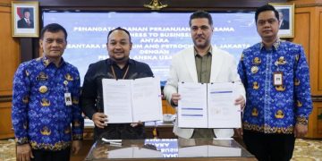 Komisaris Nusantara Petroleum and Petrochemical, Talal Ourfali bersama Gubernur Jateng Ahmad Luthfi saat penandatanganan kerja sama di Ruang Rapat lantai 2 Kantor Gubernur Jawa Tengah, Kamis (17/9/2026). Foto : Ist.