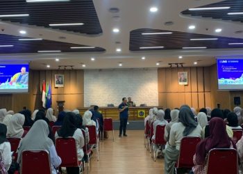 Penyampaian materi oleh Dr Yussri bin Sawani dari Universiti Teknologi MARA (UiTM) Malaysia. Foto : Ist.