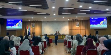Penyampaian materi oleh Dr Yussri bin Sawani dari Universiti Teknologi MARA (UiTM) Malaysia. Foto : Ist.