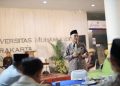 Rektor UMS Prof Dr Harun Joko Prayitno M.Hum dan mahasiswa asing yang hadir dalam gathering Malibujari. Foto : Ist.