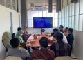 Pertemuan pertama mahasiswa baru program doktoral dengan Kaprodi DIF Prof Budi Murtiyasa. Foto : Ist.