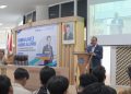 Sambutan Dekan FT UMS, Prof Ir Mochamad Solikin Ph.D dalam pembekalan dan sharing bersama para alumni. Foto : Ist.