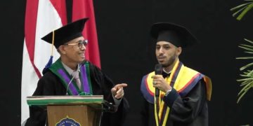 Asem Abdullah Ahmad Abdo, mahasiswa asal Yaman jadi salah satu wisudawan internasional UMS. Foto : Ist.