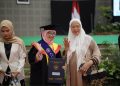 Dr Marita Fatimah S.H M.H, isri Duta Besar Luar Biasa dan Berkuasa Penuh (LBBP) Republik Indonesia untuk Republik Kolombia merangkap Antigua dan Barbuda, Barbados, serta Saint Kitts and Nevis, raih gelar Doktor Ilmu Hukum di UMS. Foto : Ist