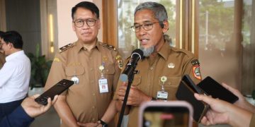 Sekda Jateng Sumarno saat memberikan keterangan pada wartawan pada acara pembukaan monitoring dan evaluasi Active Case Finding (ACF) TBC Provinsi Jawa Tengah di Anaya Azana Villa and Resort Tawangmangu, Kabupaten Karanganyar, Senin (28/9/2026). Foto : Ist.