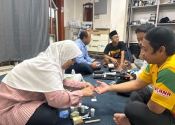 Cek Kesehatan bagi Pekerja Migran Indonesia (PMI) oleh Tim UMS. Foto : Ist.