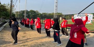 Mahasiswa Program Studi PPG Prajabatan Pendidikan Jasmani UMS melanjutkan rangkaian Proyek Kepemimpinan “Senam Selaras”di Desa Pabelan. Foto: Ist.