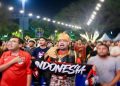 Sosok Gatotkaca memeriahkan nobar Timnas Indonesia melawan Bangladesh di halaman kantor Gubernur Jawa Tengah, Kamis malam (1/10/2026). Foto: Ist.