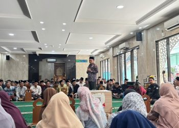 Rektor BIM University Prof. Harun Joko Prayitno M.Hum., berbagi informasi tentang keberadaan BIM University di Masjid KH Ahmad Dahlan, kompleks perguruan tinggi Muhammadiyah, Bali, 4 Oktober 2026. Foto: Ist.