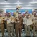 Gubernur Ahmad Luthfi menyerahkan penghargaan pengelolaan JDIH serta IKD tahun 2026 di Kantor Setda Provinsi Jawa Tengah, Senin, 5 Oktober 2026. Foto: Ist.