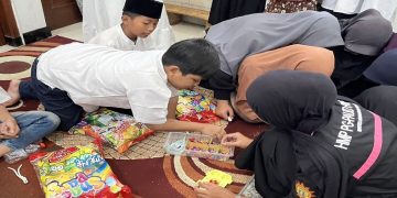 HMP PG-PAUD FKIP UMS melakukan kegiatan pengabdian masyarakat di Yayasan Graha Yatim dan Dhuafa Surakarta. Foto: Ist.