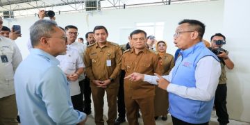 Gubernur Ahmad Luthfi mendampingi kunker Menteri Koordinator Bidang Pangan Zulkifli Hasan dan Menteri Perdagangan Budi Santoso, dalam rangka pemantauan operasionalisasi KDKMP di Kabupaten Sukoharjo, Selasa, 13 Oktober 2026. Foto: Ist.