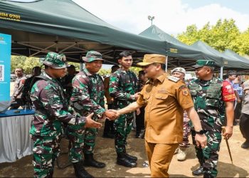 Gubernur Jawa Tengah Ahmad Luthfi membuka kegiatan Bakti TNI AD untuk Rakyat 2026 di Alun-alun Kecamatan Banyumas, Kabupaten Banyumas, Jumat, 16 Oktober 2026. Foto: Ist.