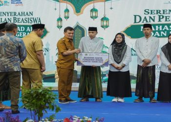 Gubernur Ahmad Luthfi saat  acara Penyerahan dan Pembekalan Beasiswa Ma'had Aly dan Santri Penggerak 2026 di Gedung Gradhika Bhakti Praja, Semarang Senin, 19 Oktober 2026. Foto: Ist.