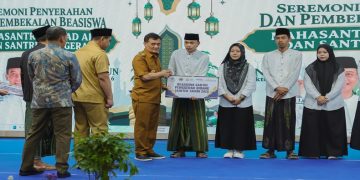 Gubernur Ahmad Luthfi saat  acara Penyerahan dan Pembekalan Beasiswa Ma'had Aly dan Santri Penggerak 2026 di Gedung Gradhika Bhakti Praja, Semarang Senin, 19 Oktober 2026. Foto: Ist.