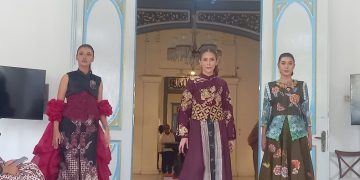 Acara fashion show digelar di Museum Radya Pustaka di kawasan Sriwedari menyambut ajang Solo Batik Fashion (SBF) 2026. Foto: Indospektrum.com