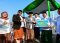 Gubernur Ahmad Luthfi memberikan enam kado program saat peringatan Hari Santri Nasional (HSN) 2026 di Kota Tegal, Kamis (22/10/2026). Foto: Ist.