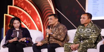 Gubernur Ahmad Luthfi meraih penghargaan kategori Investasi dan Penguatan Program Strategis Nasional. Foto: Ist.