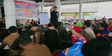 Gubernur Ahmad Luthfi bertemu relawan di Basecamp Bimawari, Desa Wonosari, Kecamatan Bulu, Kabupaten Temanggung, Minggu, 25 Oktober 2026. Foto: Ist. Foto: Ist.