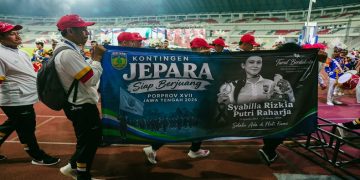 Duka cita atas meninggalnya atlet selam Kabupaten Jepara, Syabila Rizkia Putri Raharja warnai pembukaan Porprov Jawa Tengah XVII di Stadion Jatidiri, Kota Semarang, Minggu malam, 25 Oktober 2026. Foto: Ist.