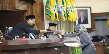 Wakil Gubernur Taj Yasin Maimoen menghadiri rapat paripurna DPRD Jateng di Gedung Berlian Semarang pada Senin, 26 Oktober 2026. Foto: Ist.