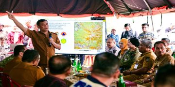 Gubernur Ahmad Luthfi menggelar rapat terbatas terkait karthutla di Gunung Lawu, Senin (26/10/2026). Foto: Ist.