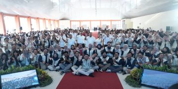 Guru dan siswa Sekolah Rakyat Terpadu Kulonprogo berfoto bersama dalam rangkaian program Connect.in-Spirasi: Yogyakarta Chapter 2026 yang diselenggarakan Telkom berkolaborasi dengan Kementerian Sosial RI pada 22–23 Oktober 2026. Foto: Ist.