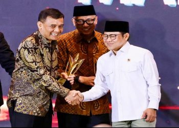 Gubernur Ahmad Luthfi menerima penghargaan Mandaya Award 2026 di Ballroom Plaza Jamsostek, Jakarta Selatan, Selasa (27/10/2026). Foto: Ist.